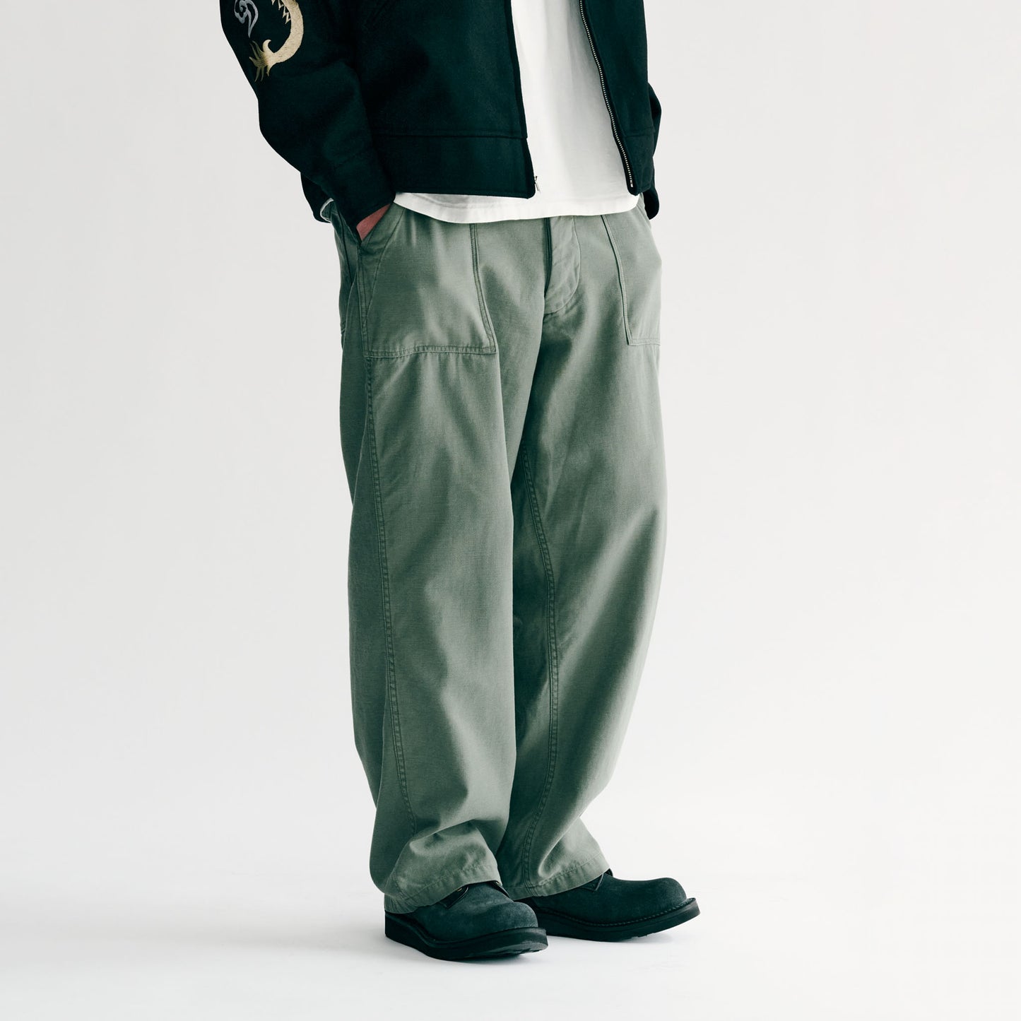 GL42471 / LIGHT BACKSATIN UTILITY PANTS