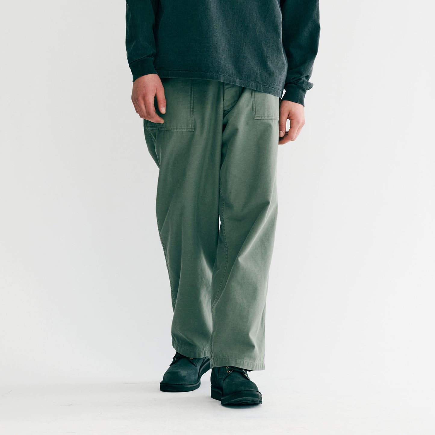 GL42471 / LIGHT BACKSATIN UTILITY PANTS