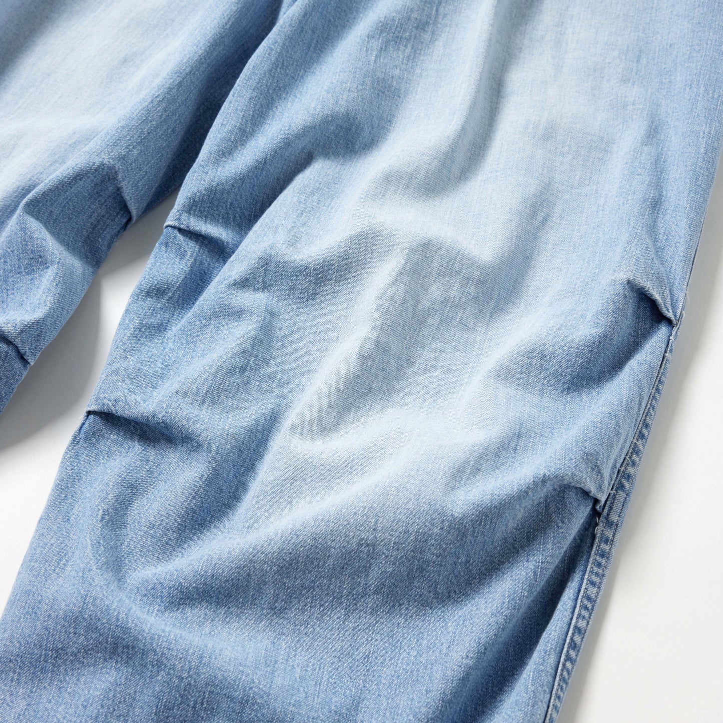 2026年6月13日入荷予定 / GL42623H / RECYCLED WASTE SUVIN COTTON YARN 10oz. JELT DENIM KNEE TUCK EASY PANTS BLEACH WASHED