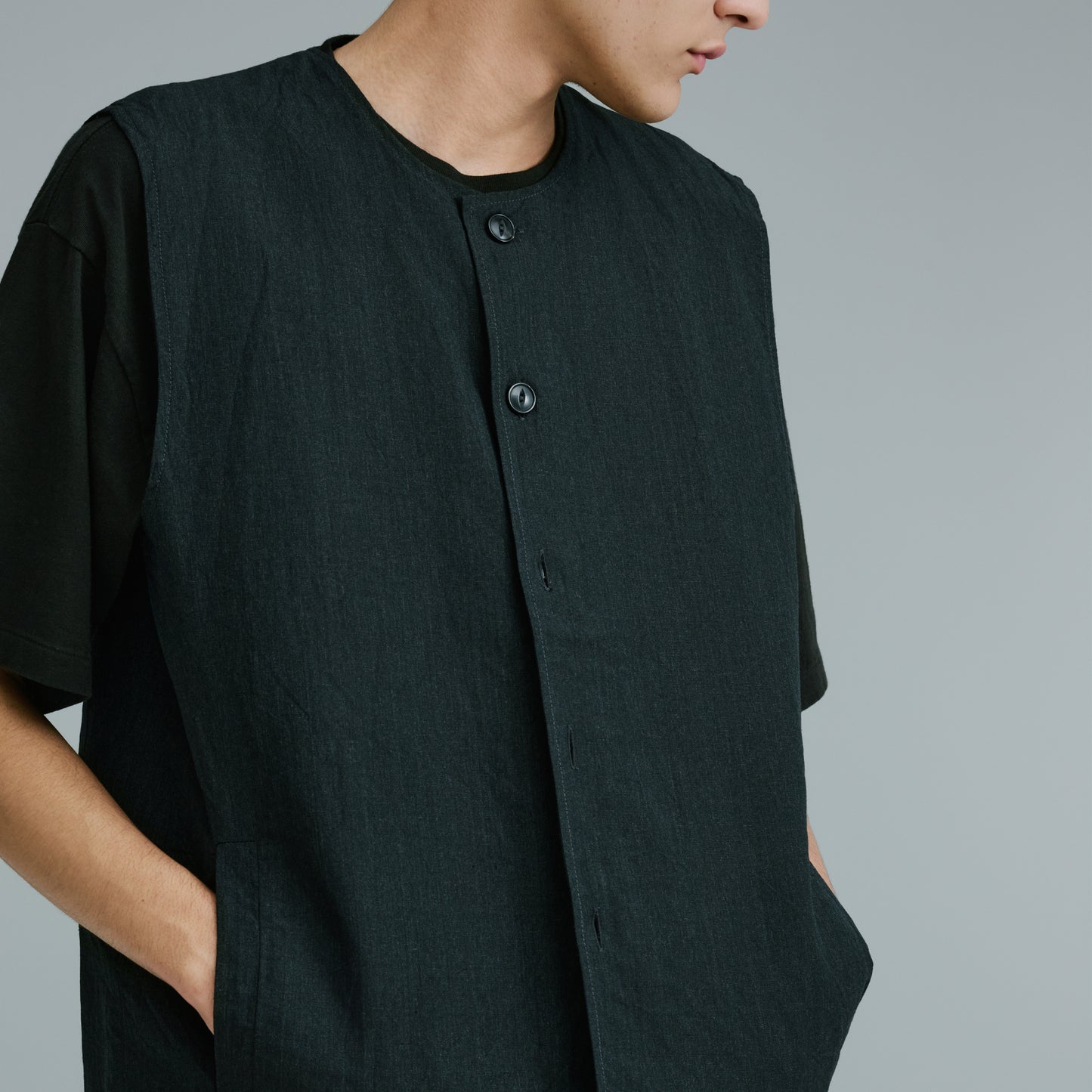 GL15864 / LINEN × WOOL TROPICAL CREW NECK VEST