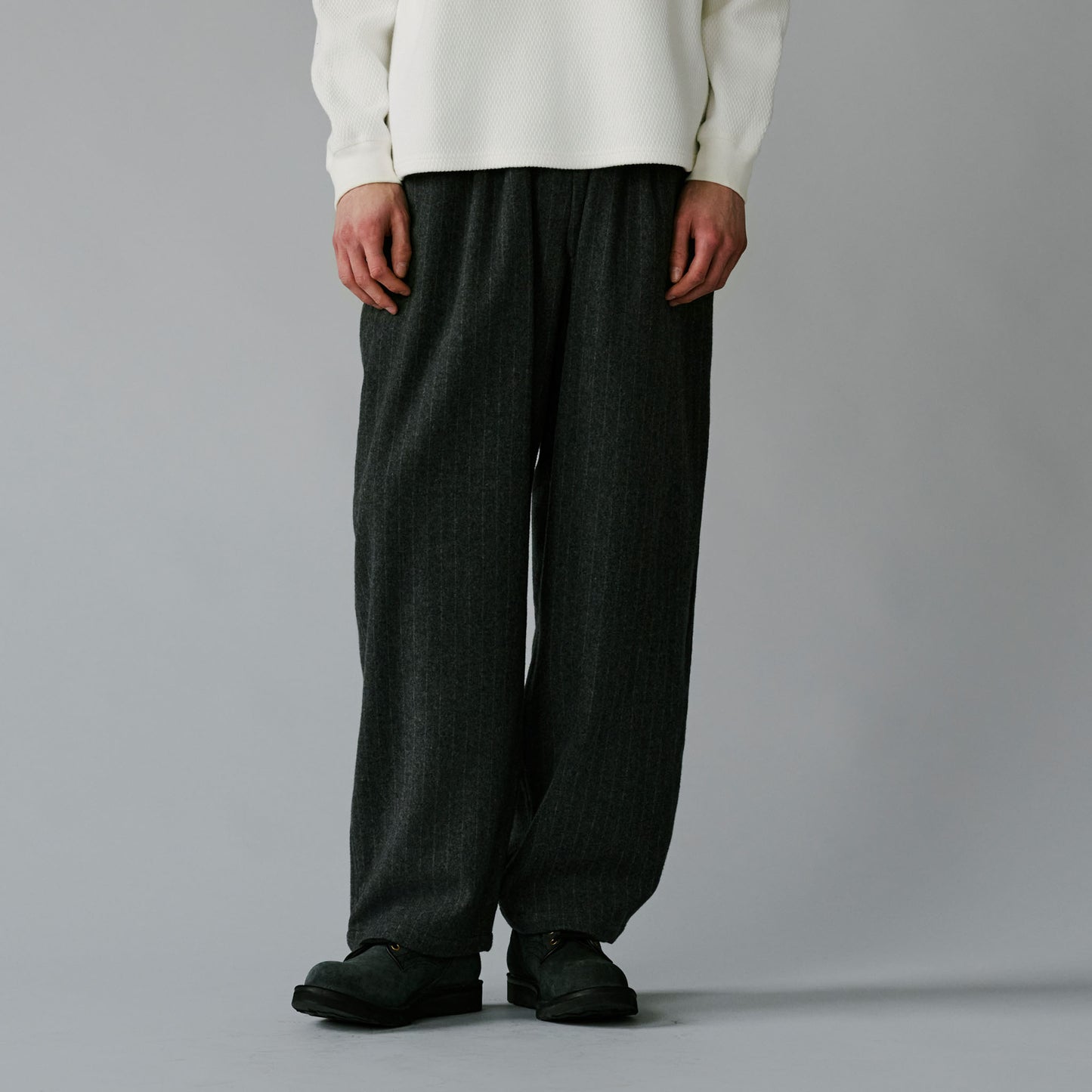 2025年11月29日入荷予定 / GL42576 / Super 160's WOOL HERRINGBONE MOSSER 1TUCK EASY PANTS
