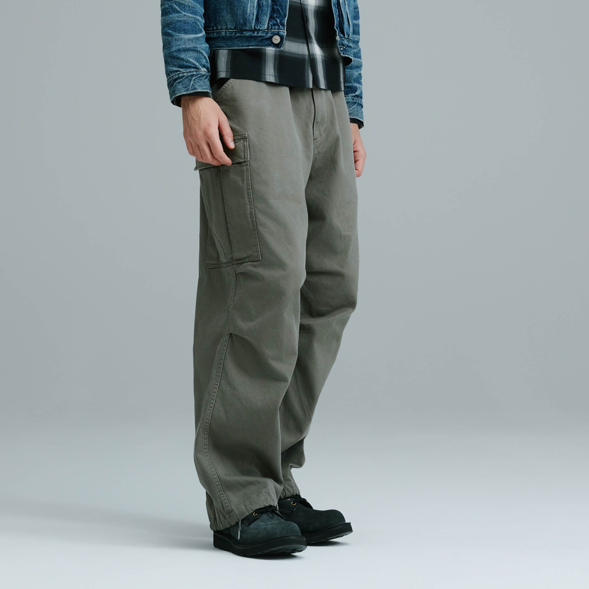 GL42578 / LIGHT BACKSATIN EASY CARGO PANTS – gold