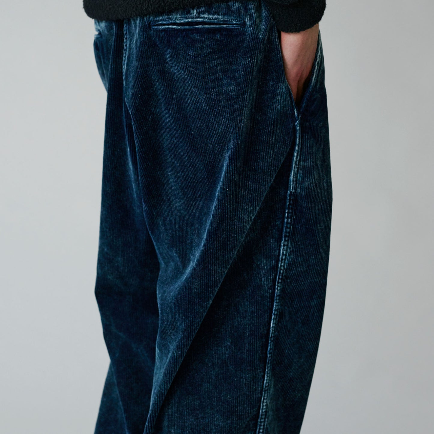 2025年12月13日入荷予定 / GL42582 / 9W INDIGO CORDUROY TROUSERS