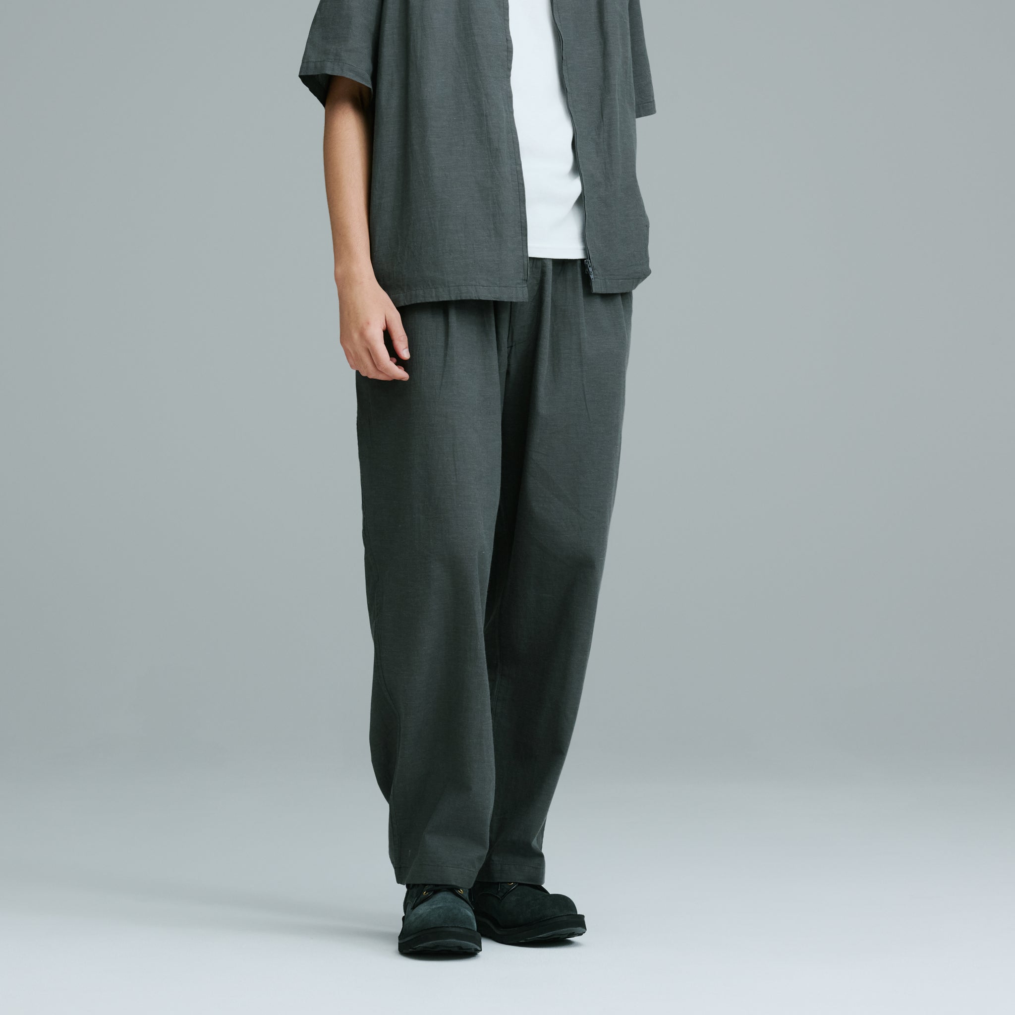 GL42614 / VAT DYE CHAMBRAY 1TUCK EASY PANTS – gold