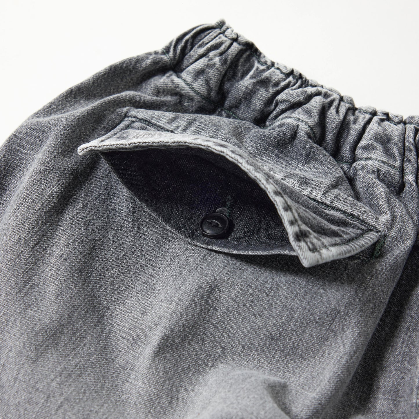 2026年6月13日入荷予定 / GL42623H / RECYCLED WASTE SUVIN COTTON YARN 10oz. JELT DENIM KNEE TUCK EASY PANTS BLEACH WASHED