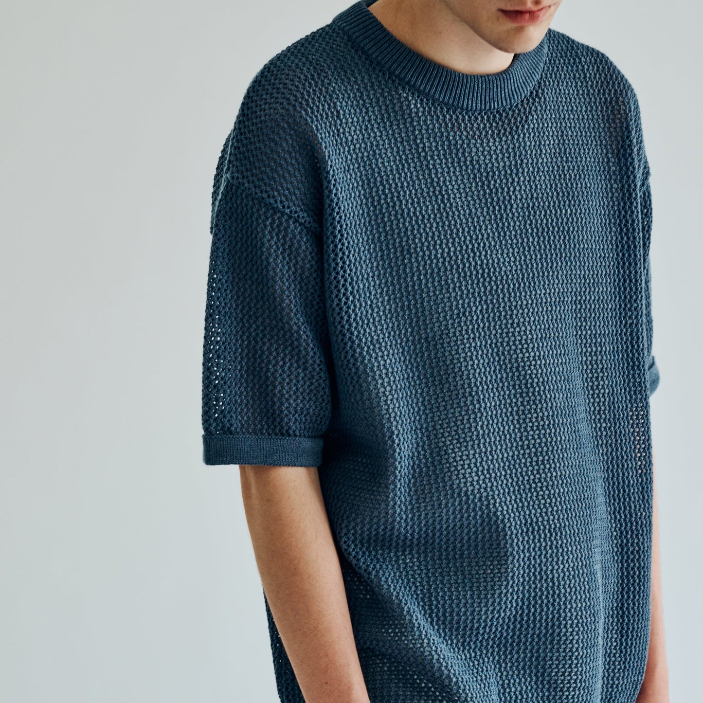 GL79317 / COTTON MESH YARN CREW NECK SHIRT