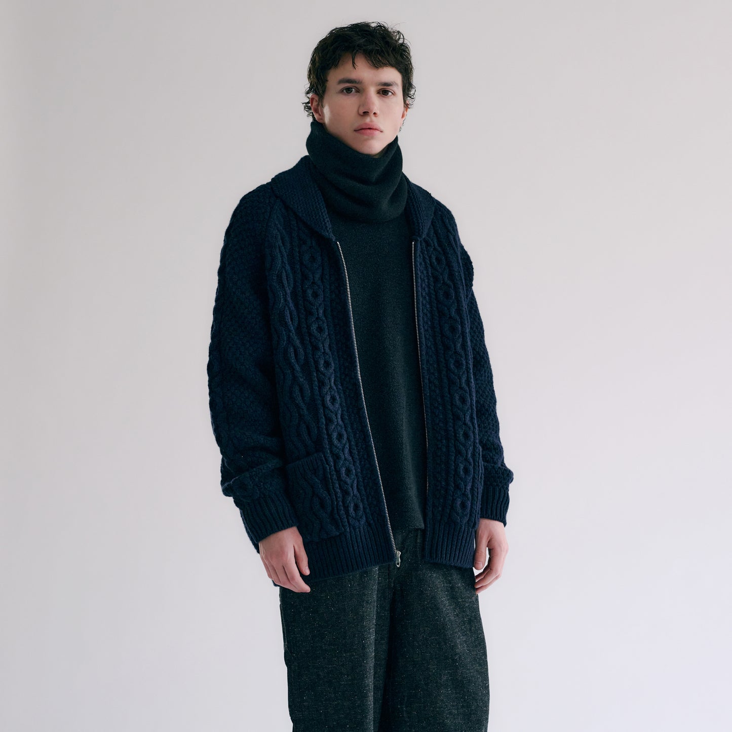 GL90255 / WOOL × SABLE LOW GAUZE CABLE KNIT ZIP SWEATER
